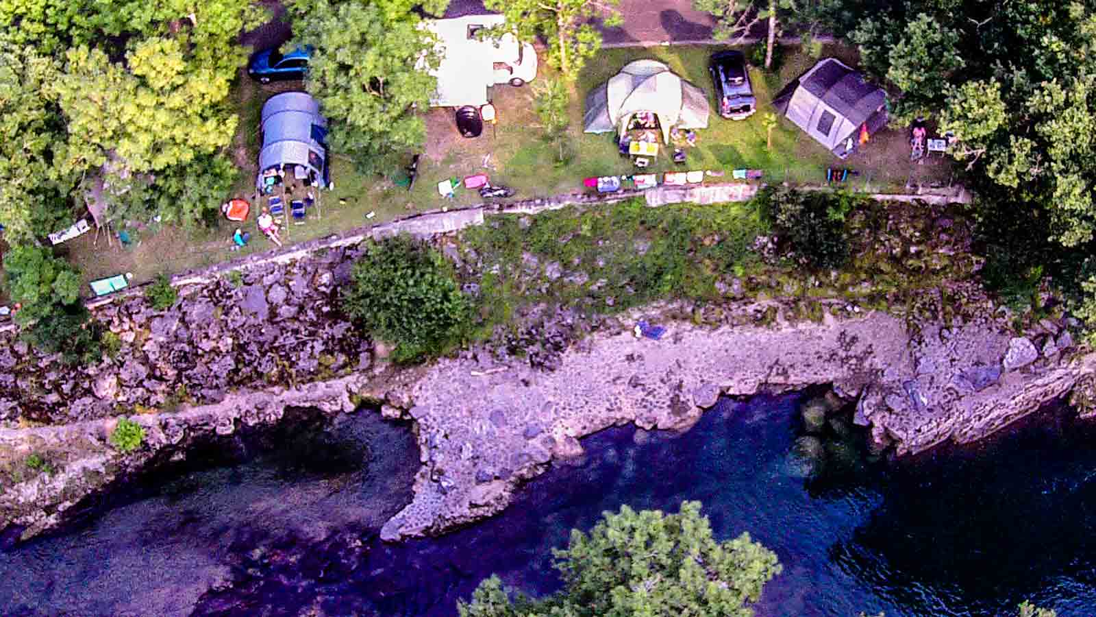 Emplacement camping rivière Pays Basque